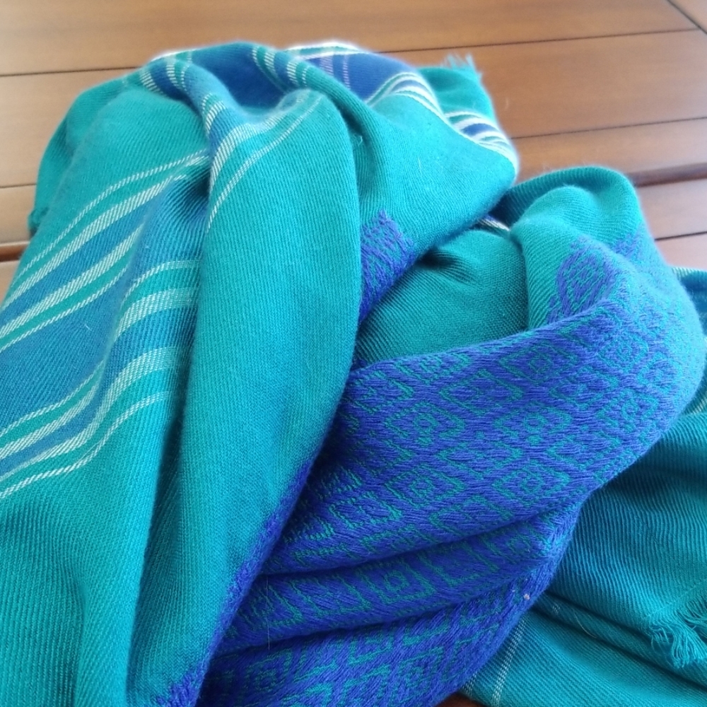 LARGE 💙💚 SHAWL/SCARF - Picture 5 of 8